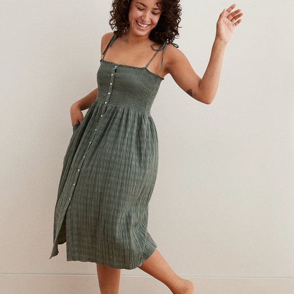 aerie Dresses & Skirts - Aerie Smocked Button Down Dress- size medium